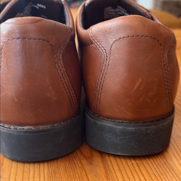 Timberland Brown Leather Oxfords with Classic Design - Picture 9 of 13
